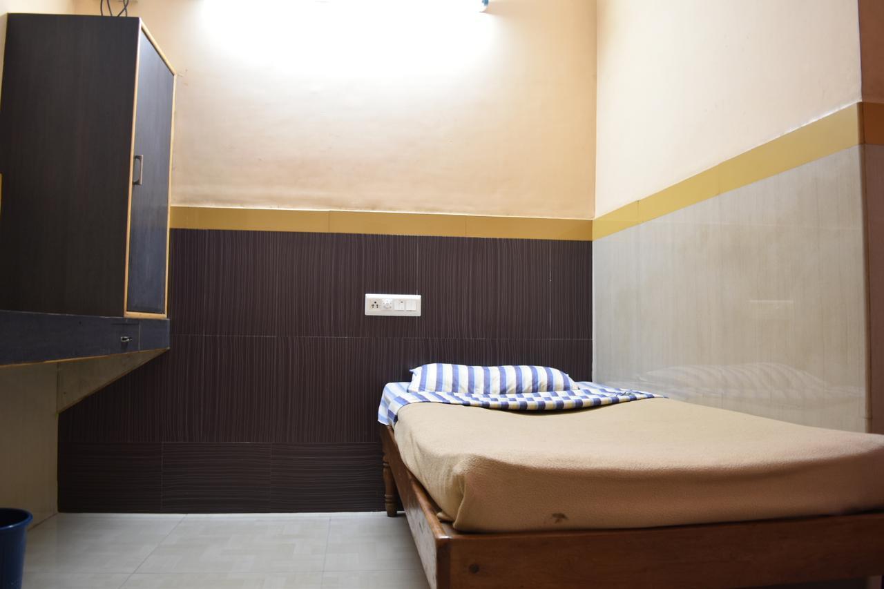 Hotel Abhiruchi Lodging Hassan Exterior photo